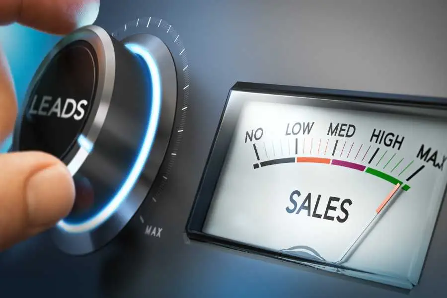Qualified Leads - Main2 Dashboard showing qualified SEO and web design leads with contact details